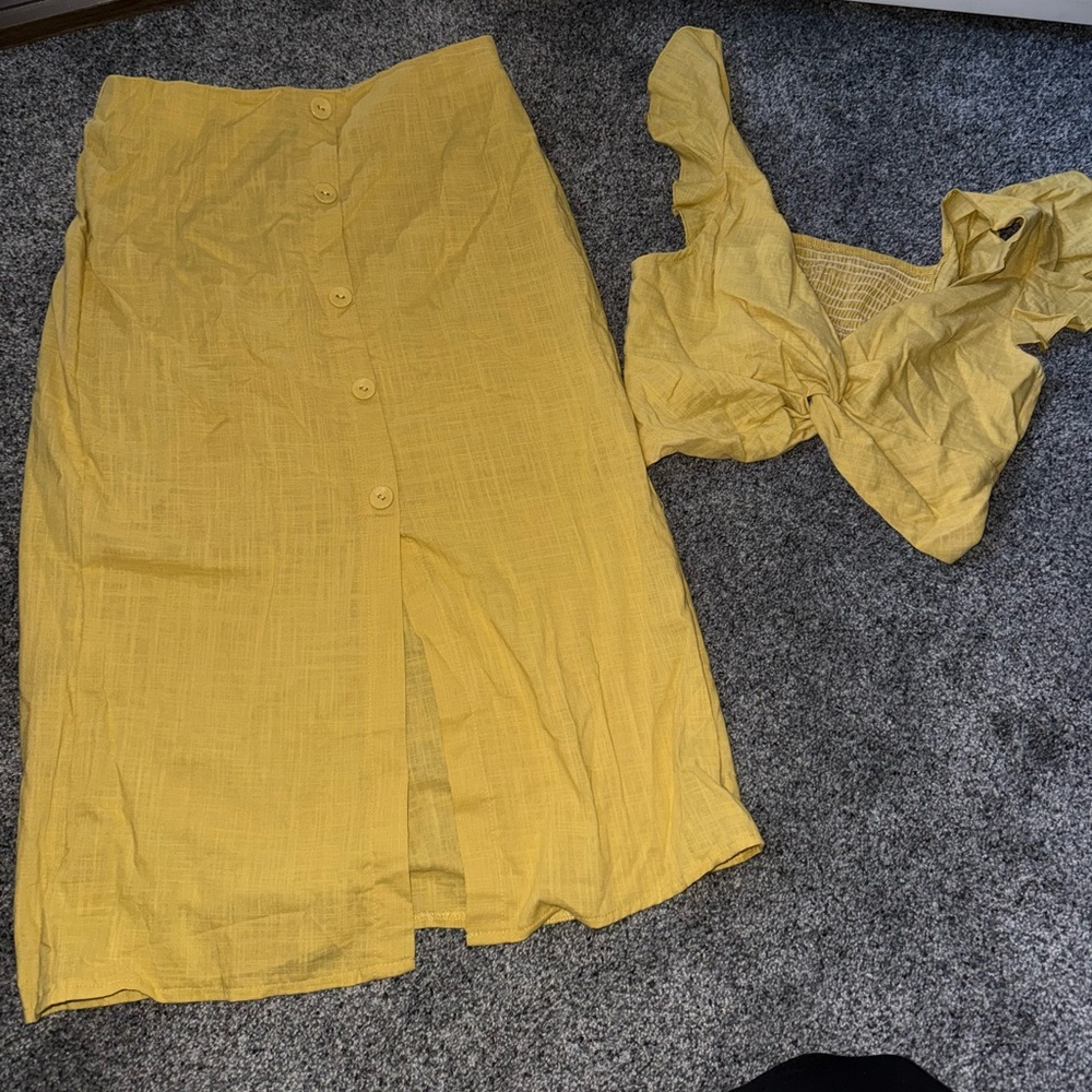 Knot tank and midi button skirt set